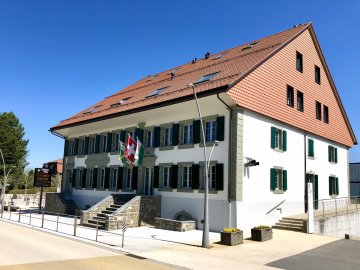 Maison de commune côté &quot;Rue du Village&quot;